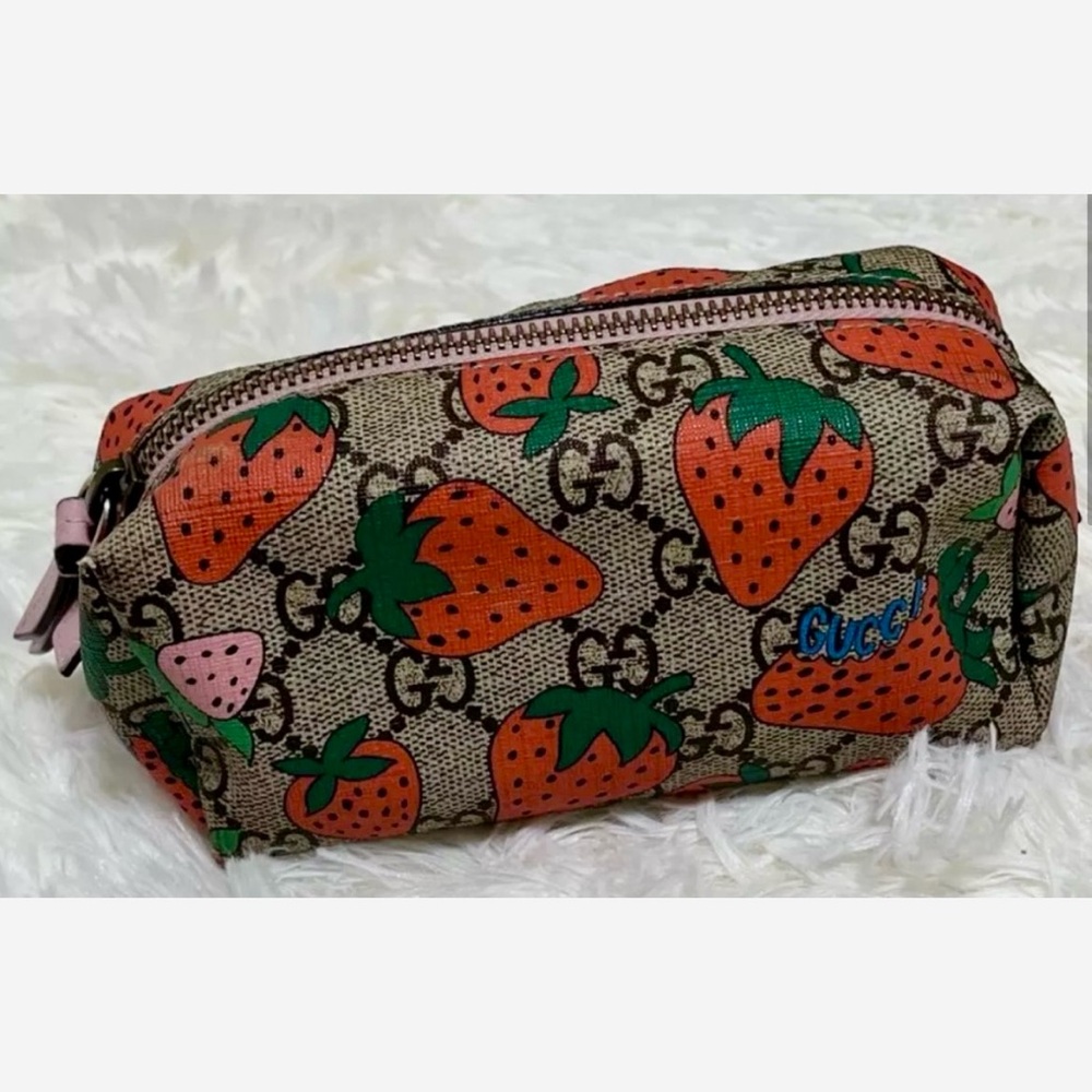 🍓GUCCI Strawberry GG Supreme Cosmetic Makeup Bag Pouch RARE - Picture 2 of 9